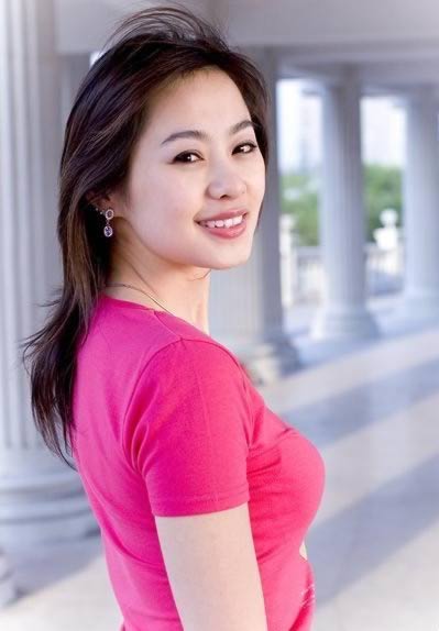 特别专辑爱穿红色T恤的足球宝贝图片