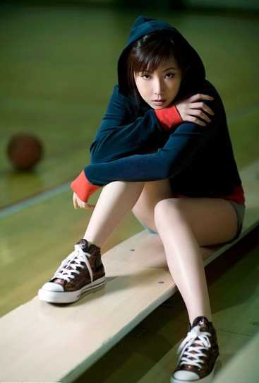 变身性感篮球宝贝的气质美女
