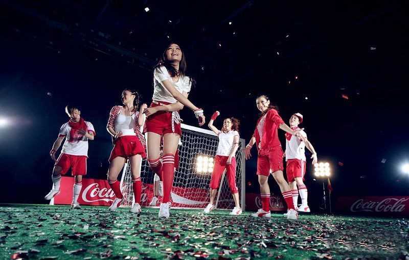 优质代言饮料化身足球宝贝的张靓颖美女相册