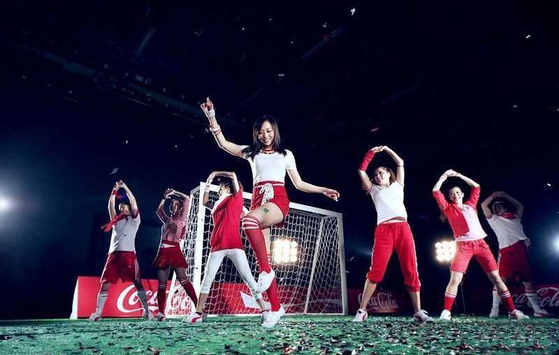 优质代言饮料化身足球宝贝的张靓颖美女相册