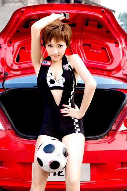 高清足球宝贝韩媛媛,车内大秀诱人大长腿图集