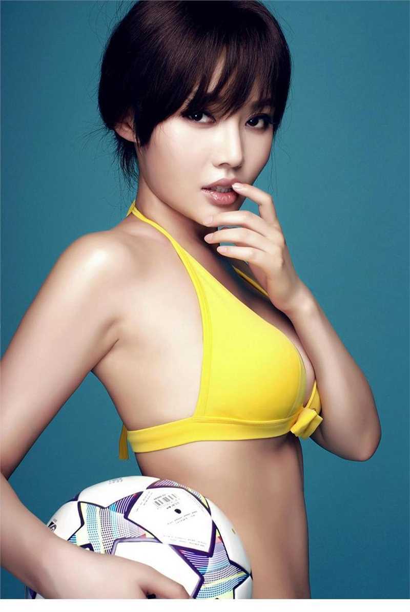 特别专辑足球宝贝喷血半裸诱惑图片