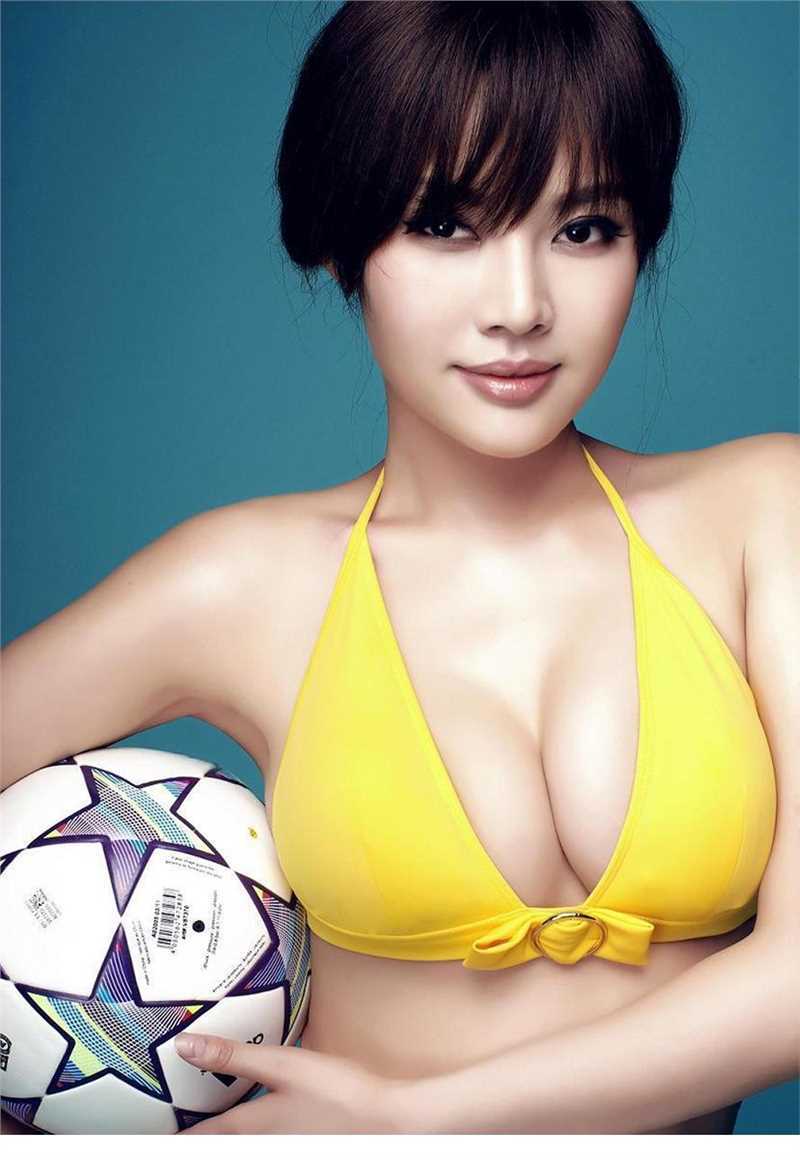 特别专辑足球宝贝喷血半裸诱惑图片