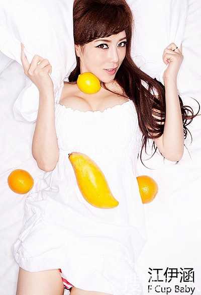 最新性感教主华丽转身,变装萝莉女仆大秀清纯_壁纸