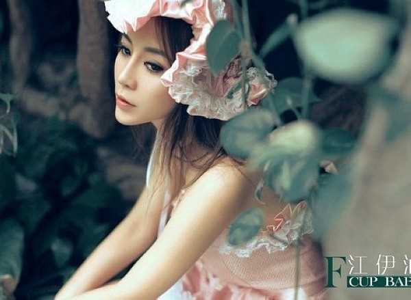 最新性感教主华丽转身,变装萝莉女仆大秀清纯_壁纸