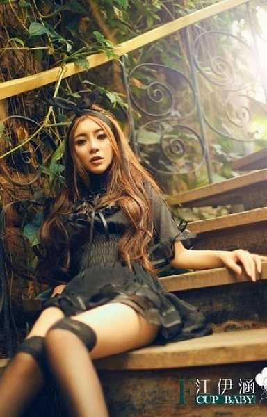 最新性感教主华丽转身,变装萝莉女仆大秀清纯_壁纸