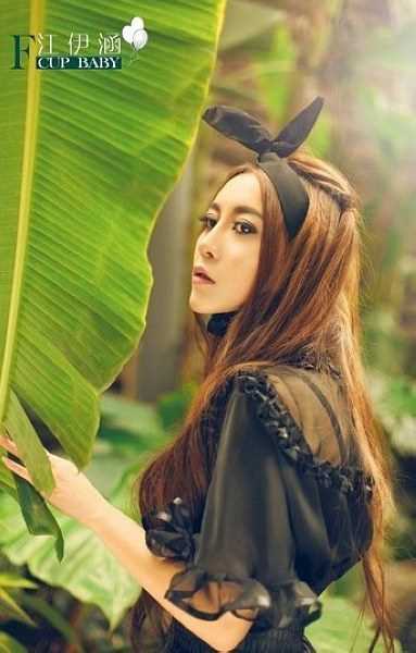 最新性感教主华丽转身,变装萝莉女仆大秀清纯_壁纸