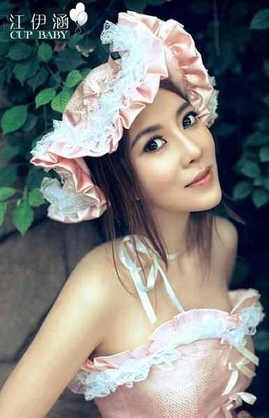 最新性感教主华丽转身,变装萝莉女仆大秀清纯_壁纸