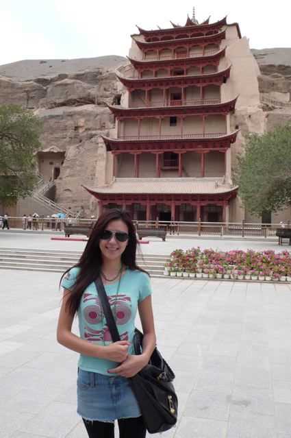 精选周韦彤着闪亮内衣出镜,抛胸狂秀身材_图册