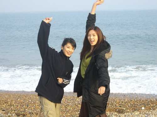 精选周韦彤着闪亮内衣出镜,抛胸狂秀身材_图册