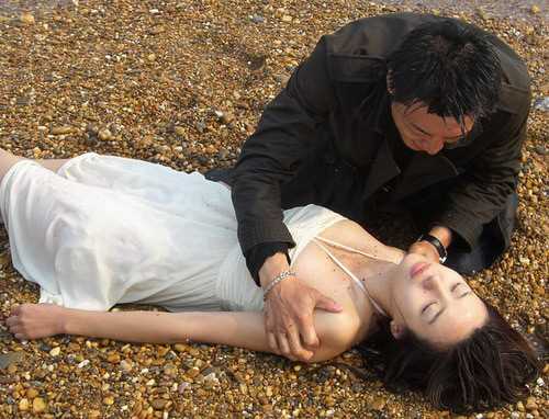 精选周韦彤着闪亮内衣出镜,抛胸狂秀身材_图册