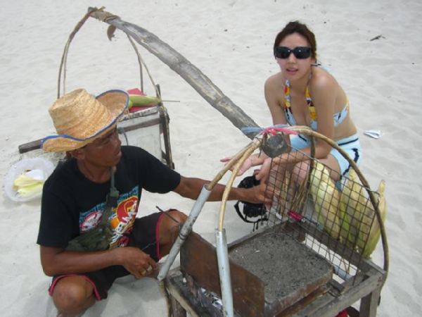 精选周韦彤着闪亮内衣出镜,抛胸狂秀身材_图册