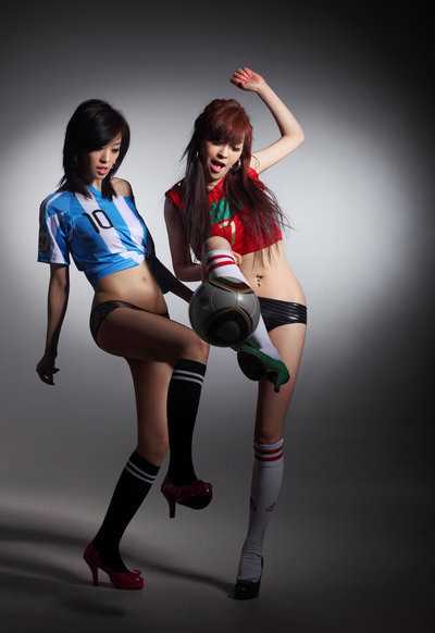 精选绝美双胞胎演绎英德战,性感对抗没有输家_图册