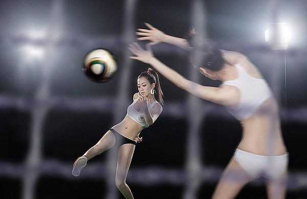 精选绝美双胞胎演绎英德战,性感对抗没有输家_图册