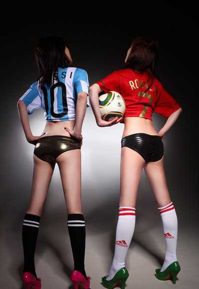 精选绝美双胞胎演绎英德战,性感对抗没有输家_图册