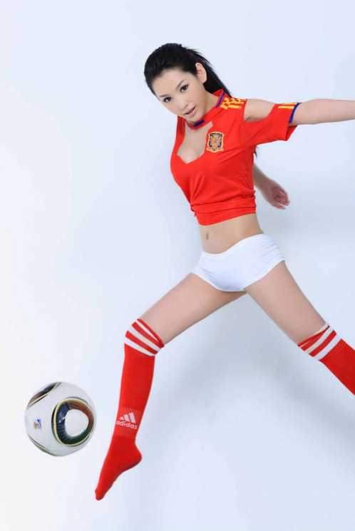 精选西班牙荷兰宝贝场外PK,大长腿大胸谁更迷人_图册