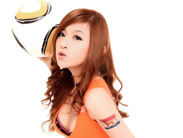 精选西班牙荷兰宝贝场外PK,大长腿大胸谁更迷人_图册