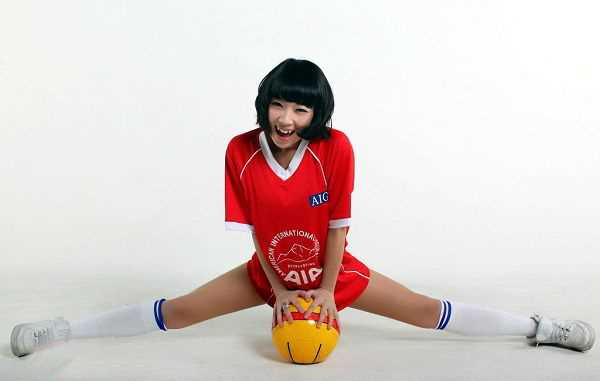 最新广州恒大啦啦队员,修长大长腿惹人遐想_壁纸