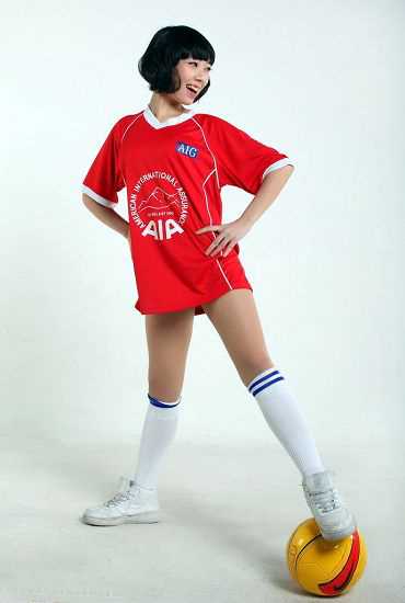 最新广州恒大啦啦队员,修长大长腿惹人遐想_壁纸