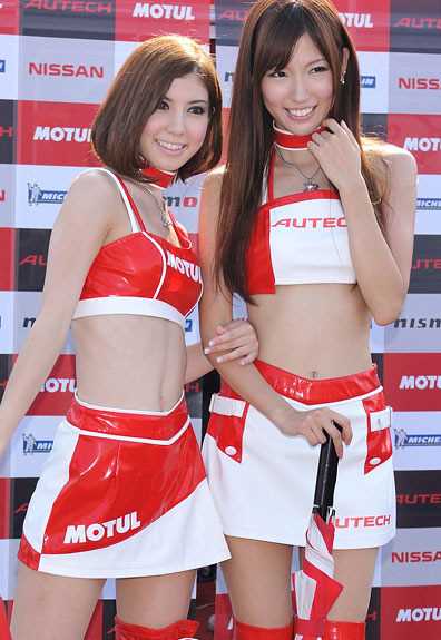 精选红裙出镜秀甜美笑容-日本赛车美女图册