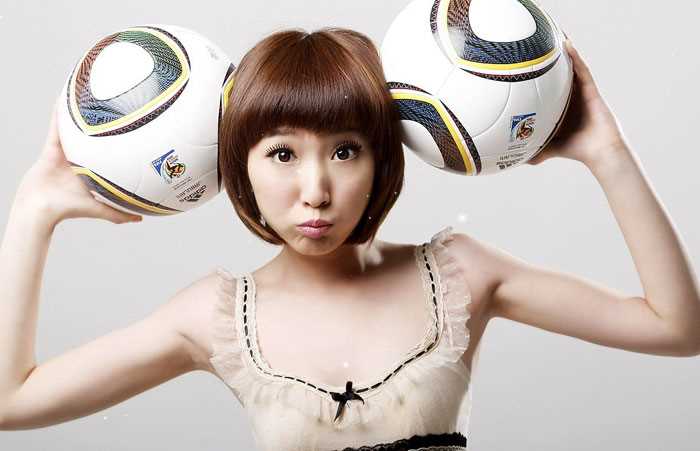 半裸出镜助威南非世界杯的足球美女