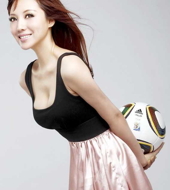 半裸出镜助威南非世界杯的足球美女
