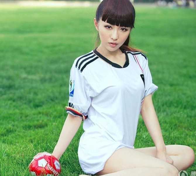 特别专辑精选性感照-足球美女图片