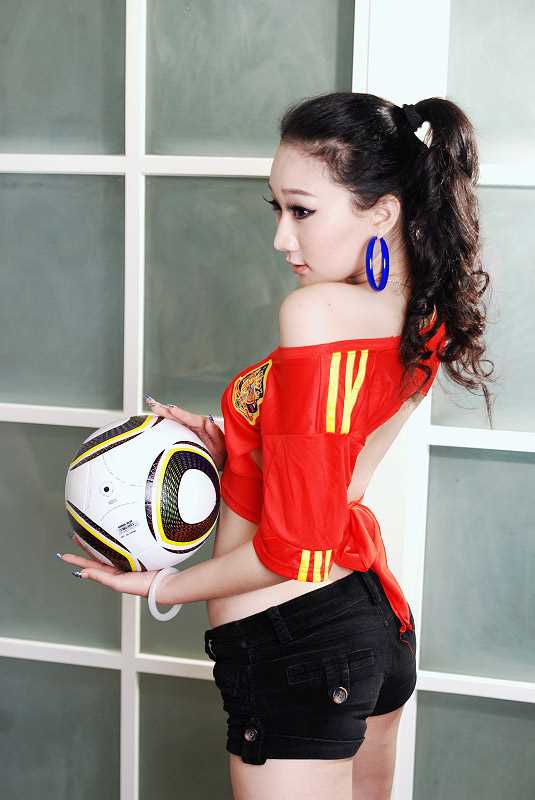 高清我们一起世界杯吧,可爱足球美女图集