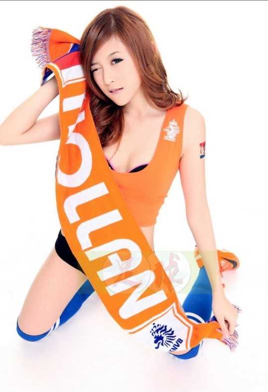 精选爱足球的美女图册