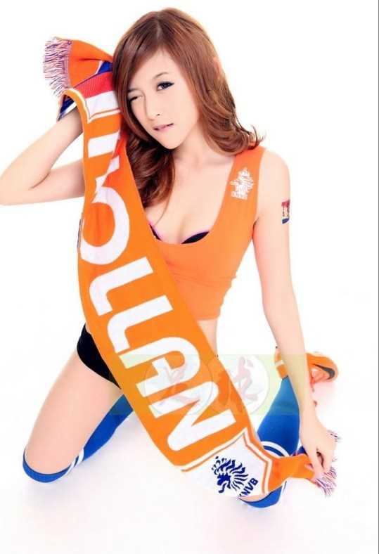 精选爱足球的美女图册