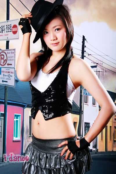 篮球与冰球双栖的美女