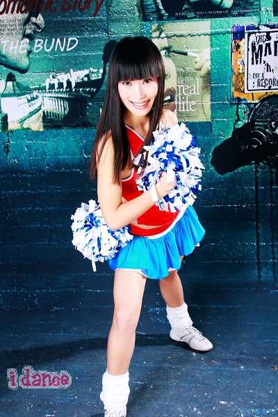 篮球与冰球双栖的美女