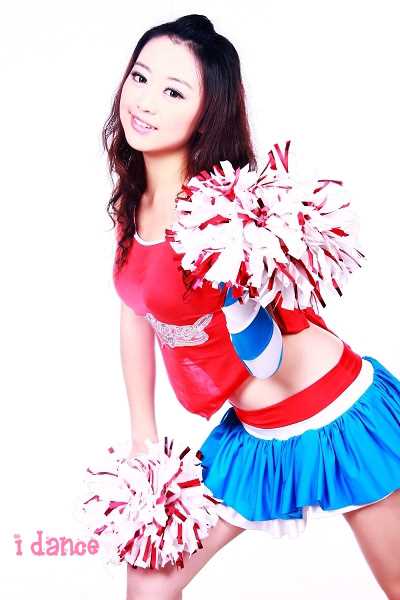 篮球与冰球双栖的美女