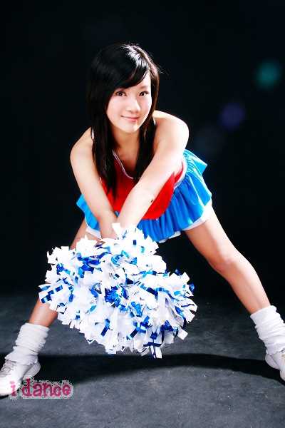 篮球与冰球双栖的美女