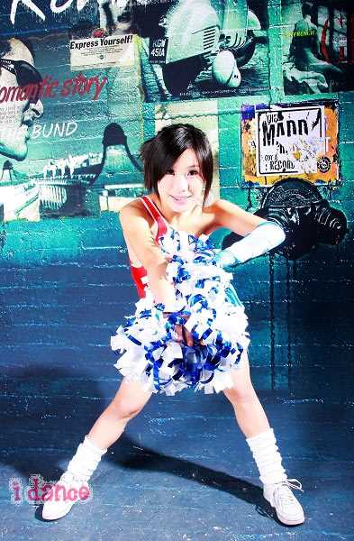 篮球与冰球双栖的美女