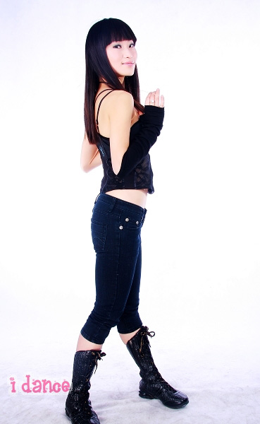 篮球与冰球双栖的美女