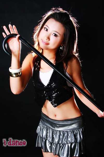 篮球与冰球双栖的美女