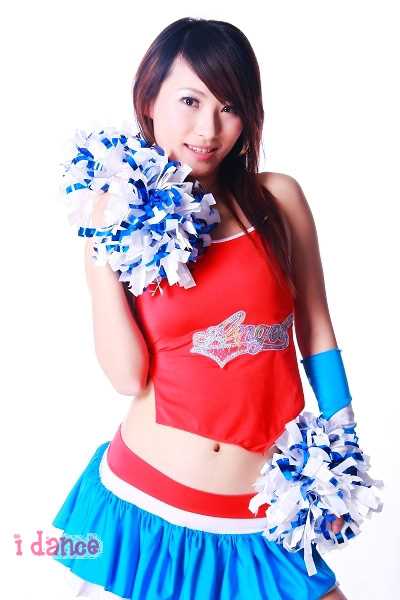 篮球与冰球双栖的美女