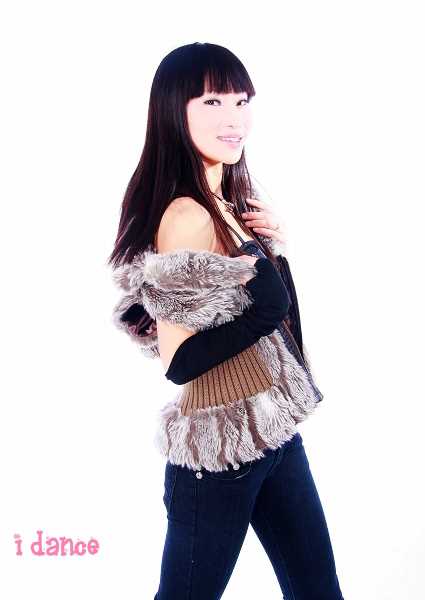 篮球与冰球双栖的美女