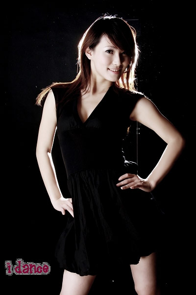 篮球与冰球双栖的美女