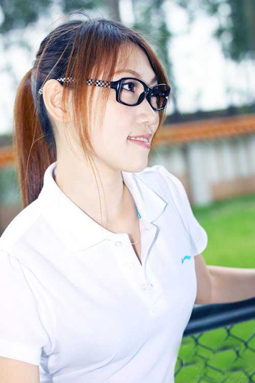 高清网球美眉性感摆动姿势图集