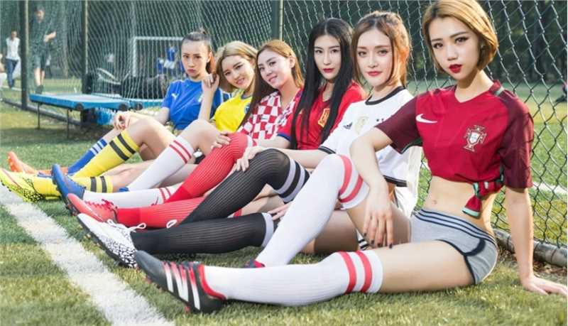 精选篮球迷的拉拉队美女图册