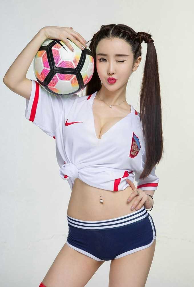 最新姿势优美不失风范的篮球美女壁纸