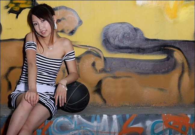 最新楚楚动人的篮球性感美女图集