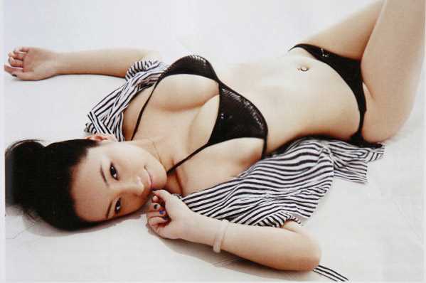 精选邵路雅：网球场的性感美女图册