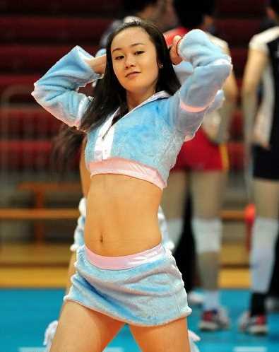 高清靓丽啦啦宝贝助阵恒大,短裙热舞秀小蛮腰图集