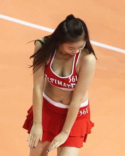 高清靓丽啦啦宝贝助阵恒大,短裙热舞秀小蛮腰图集