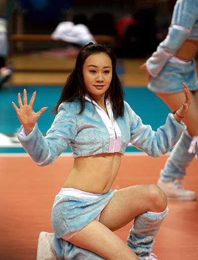 高清靓丽啦啦宝贝助阵恒大,短裙热舞秀小蛮腰图集