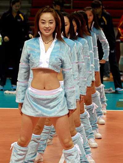 高清靓丽啦啦宝贝助阵恒大,短裙热舞秀小蛮腰图集