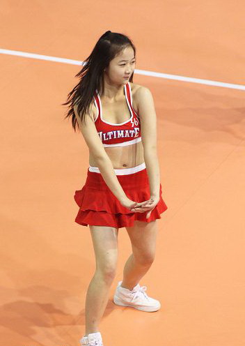 高清靓丽啦啦宝贝助阵恒大,短裙热舞秀小蛮腰图集